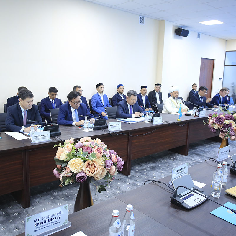 НҰР-МҮБАРАК УНИВЕРСИТЕТІНІҢ БАСШЫЛЫҒЫ ЖАҢА КЕЗЕҢГЕ ҚАЙТА САЙЛАНДЫ