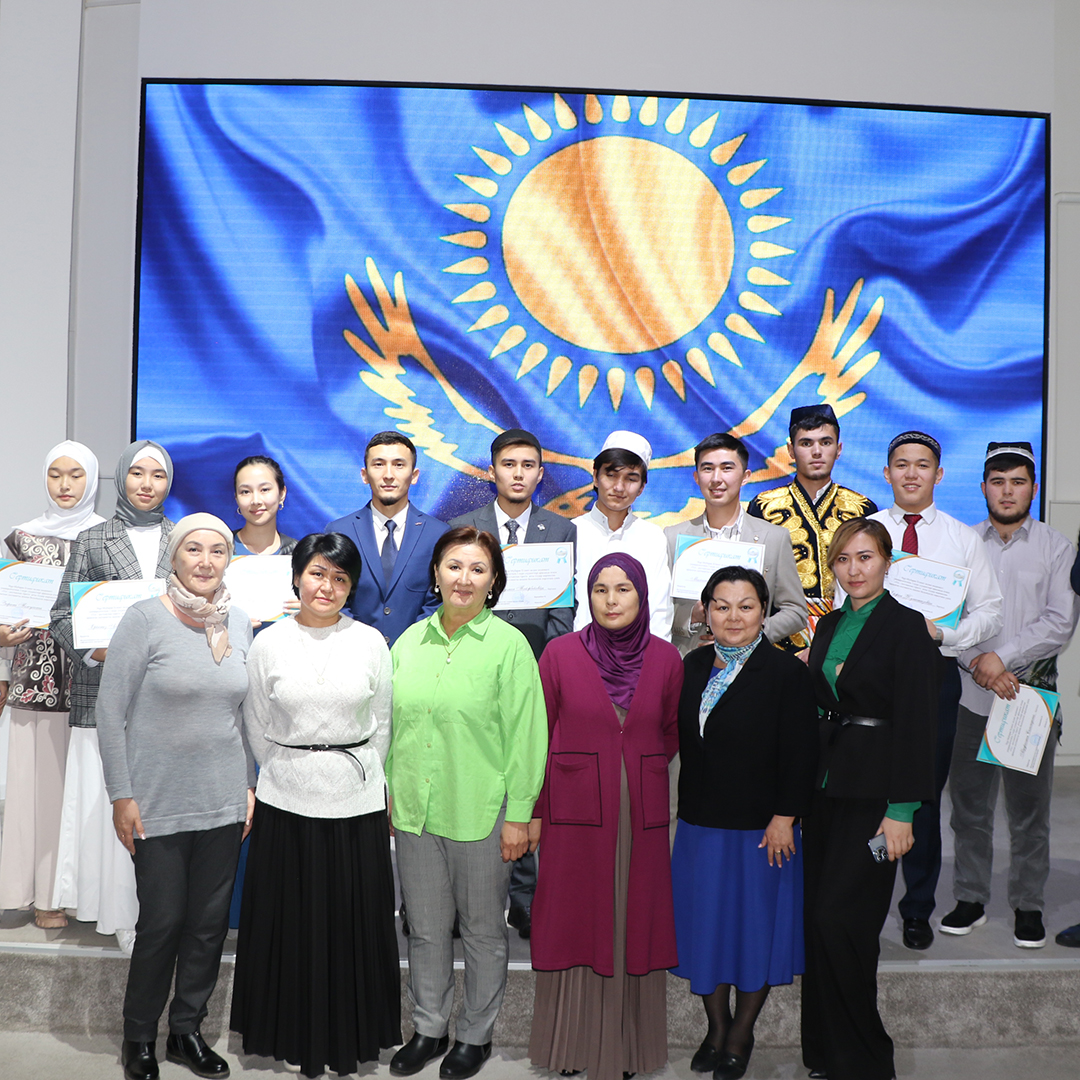 «ТІЛ – ДОСТЫҚТЫҢ ТІРЕГІ»