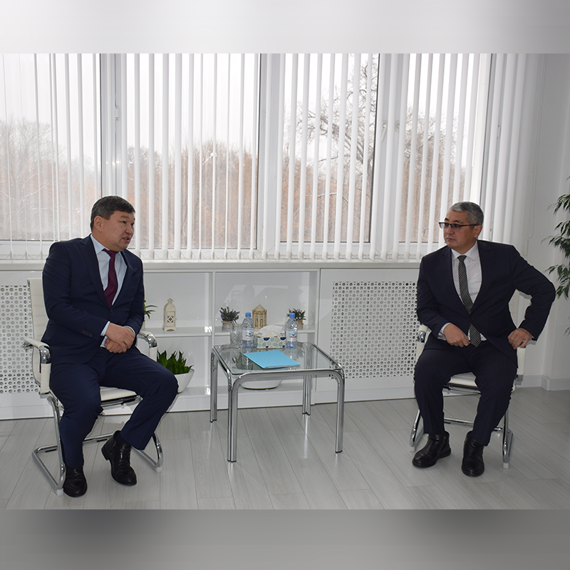 Жамбыл облысы әкімінің орынбасары Еркін Үйсімбаев бастаған делегация Нұр-Мүбарак университетіне арнайы ат басын тіреді