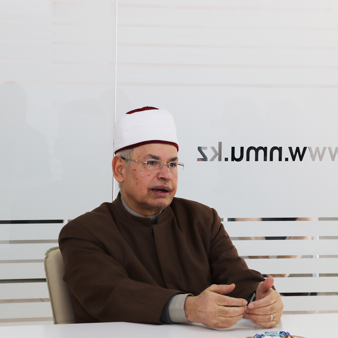 НМУ РЕКТОРЫ, ПРОФЕССОР МҰХАММАД АШ-ШАХХАТ БОЛАШАҚ ШЫҒЫСТАНУШЫ СТУДЕНТТЕРДІ ҚАБЫЛДАДЫ