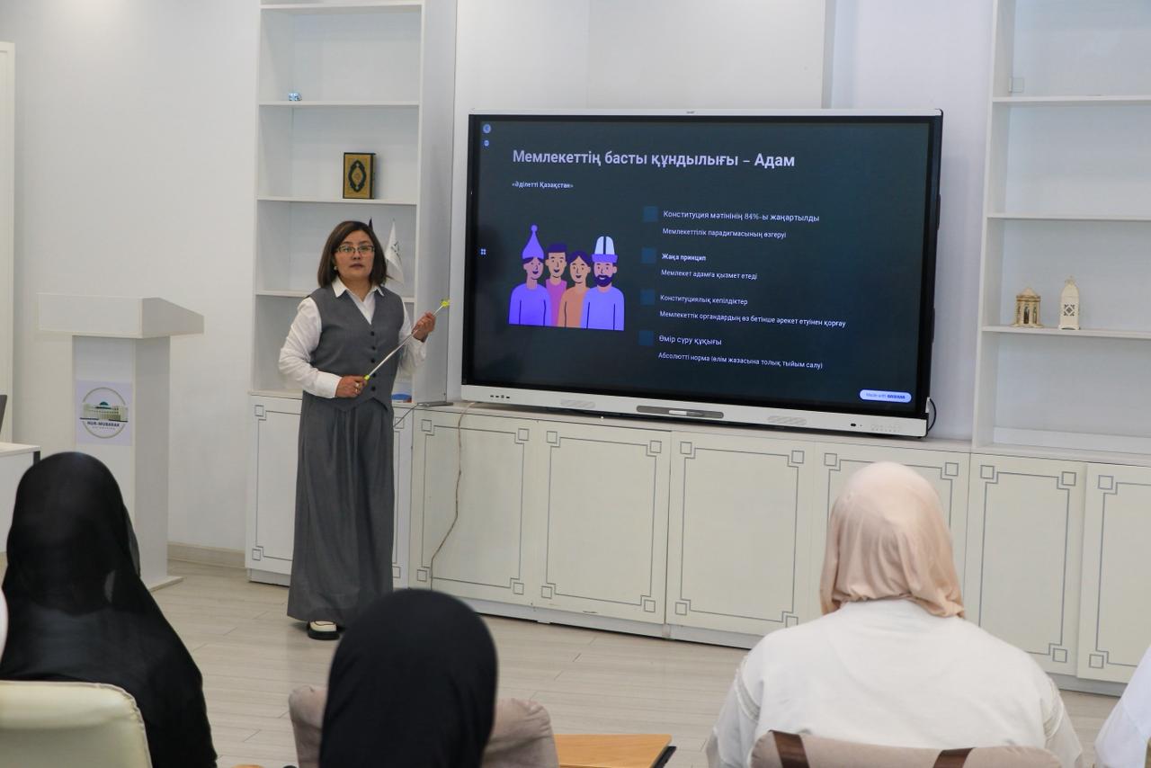 Нұр-Мүбарак Египет ислам мәдениеті университетінде «Жаңа халықтық конституцияның құндылығы» атты кездесу өтті
