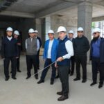 Жаңа оқу ғимаратының салынуына үлес қосқан ұстаздарға құрылыс барысы таныстырылып, алғыс хат табысталды